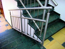 Nerezové schodiště